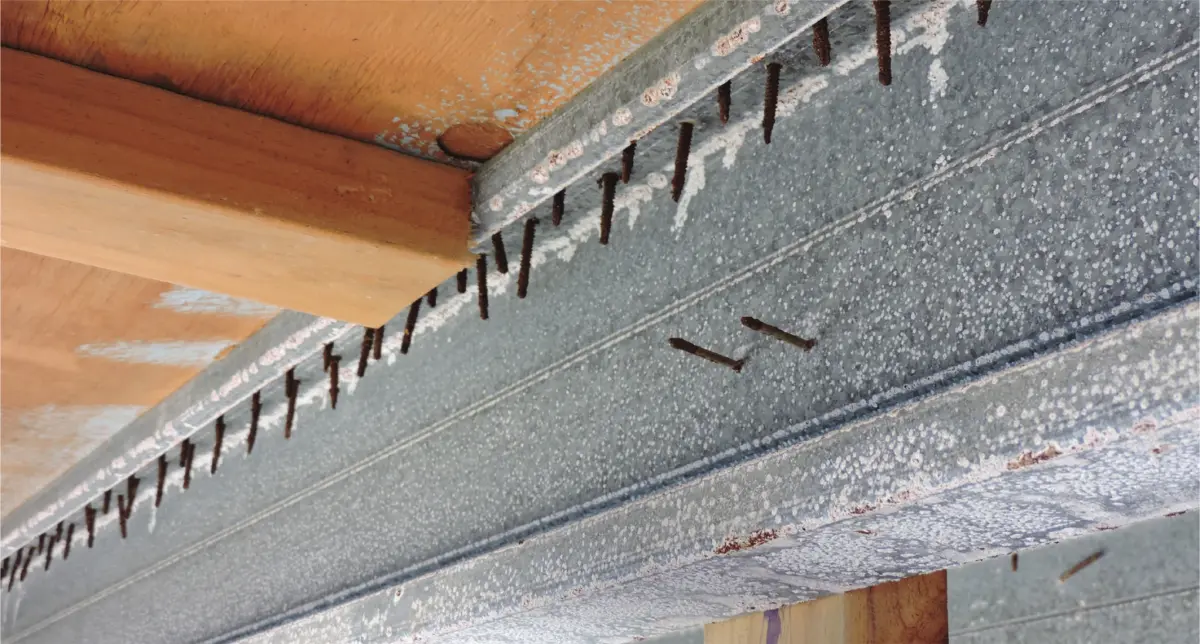 Image of Inline galvanised purlins with a heavy build-up of white and red rust