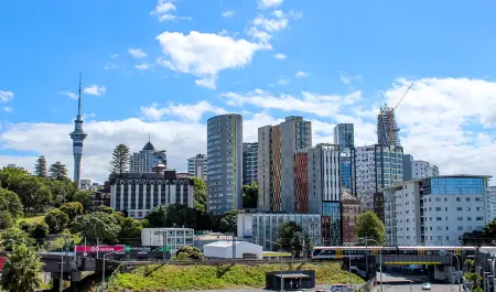 A photo of the Auckland skyline on a sunny day