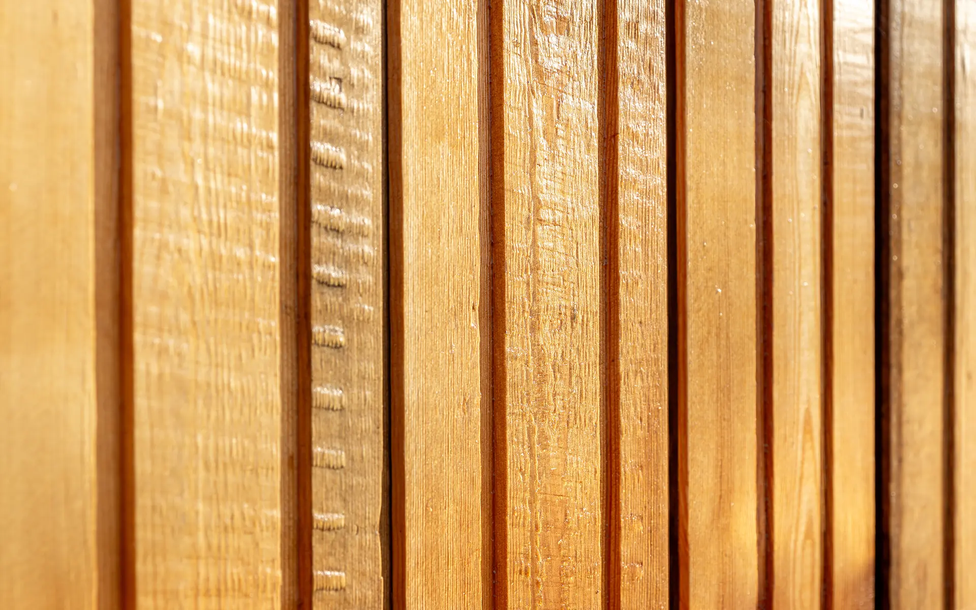 Vertical board cladding