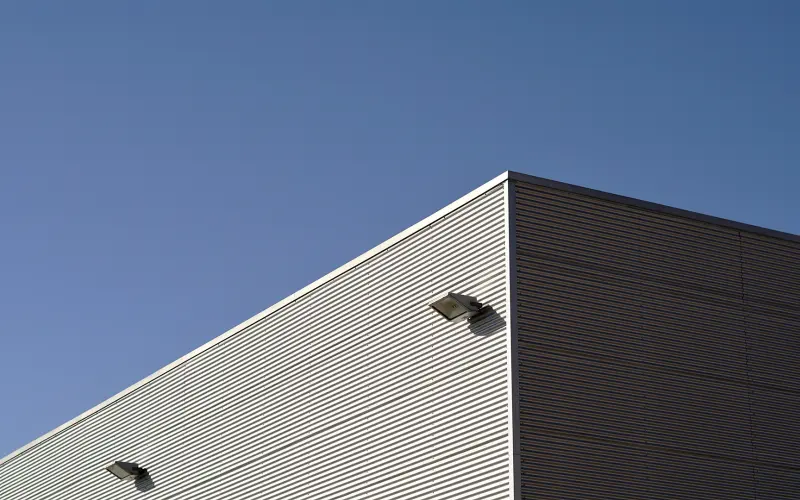 The fix on profiled metal wall cladding