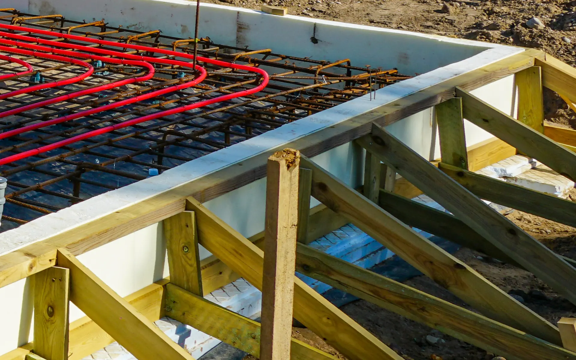 Slab edge insulation