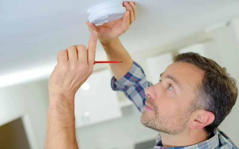 The distance between smoke alarms and walls